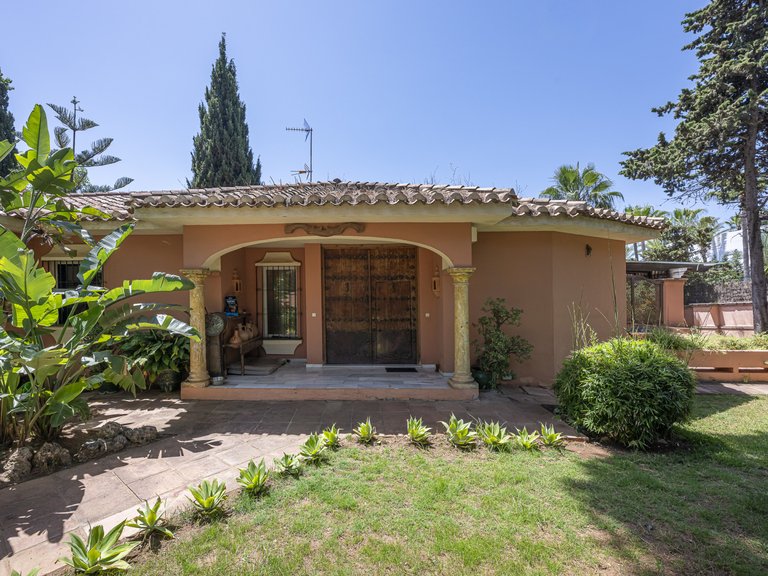 Villa for Sale in Marbella Golden Mile, Marbella, Malaga 47