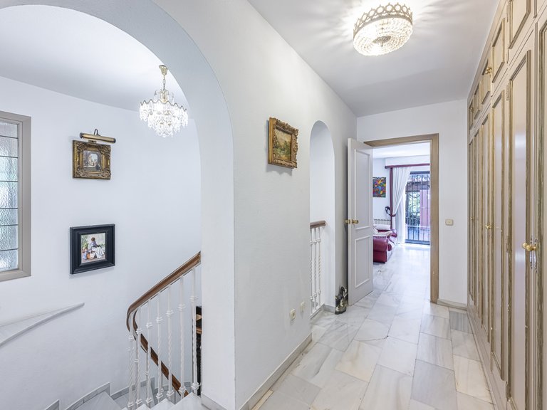 Villa for Sale in Marbella Golden Mile, Marbella, Malaga 18