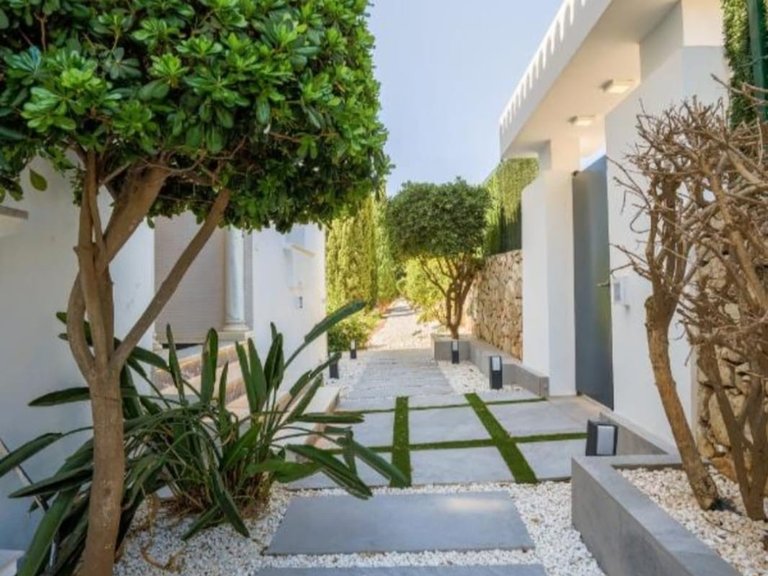 Villa for Rent in Nueva Andalucia, Marbella, Malaga 43