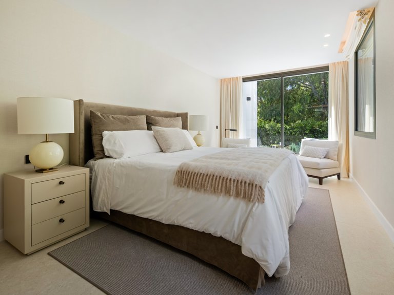 Villa for Sale in El Herrojo, Benahavis, Malaga 33