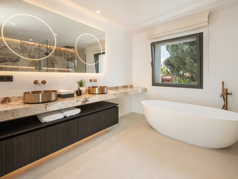 Villa for Sale in El Herrojo, Benahavis, Malaga 35