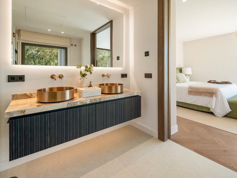 Villa for Sale in El Herrojo, Benahavis, Malaga 42