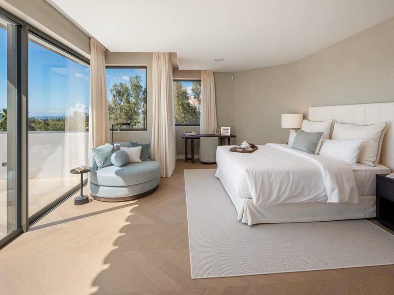 Villa for Sale in El Herrojo, Benahavis, Malaga 32