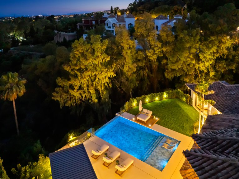 Villa for Sale in El Herrojo, Benahavis, Malaga 9