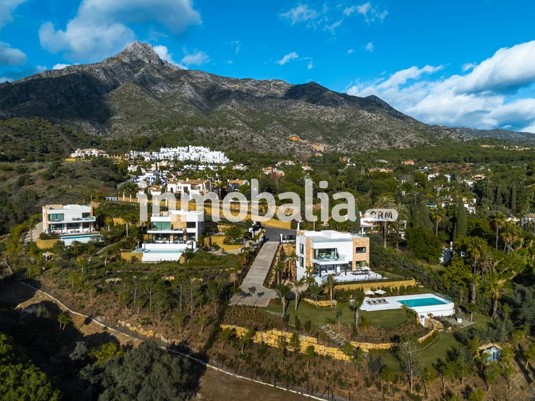 Villa for Sale in Marbella Golden Mile, Marbella, Malaga 35