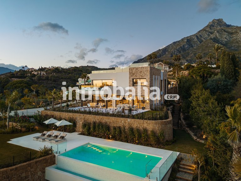 Villa for Sale in Marbella Golden Mile, Marbella, Malaga 1