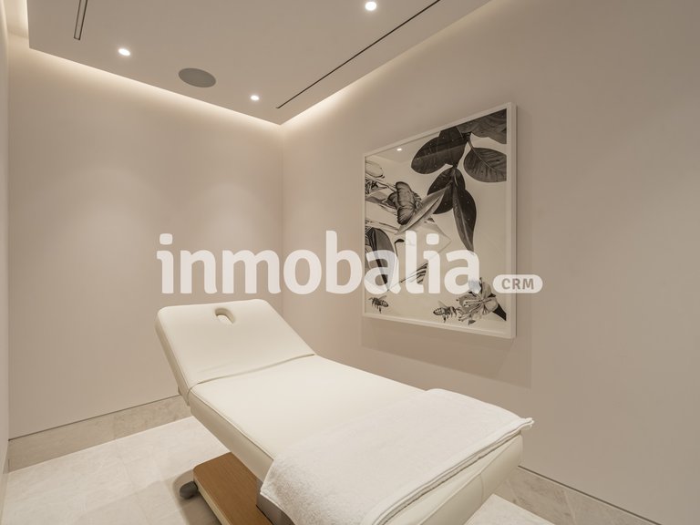 Villa for Sale in Marbella Golden Mile, Marbella, Malaga 32