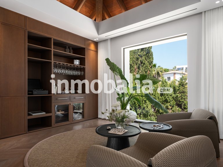 Villa for Sale in El Herrojo, Benahavis, Malaga 9