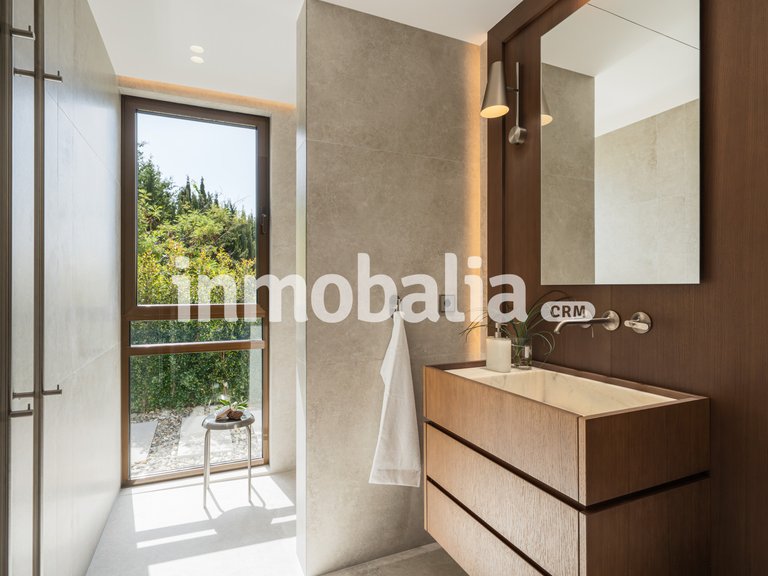 Villa for Sale in El Herrojo, Benahavis, Malaga 26