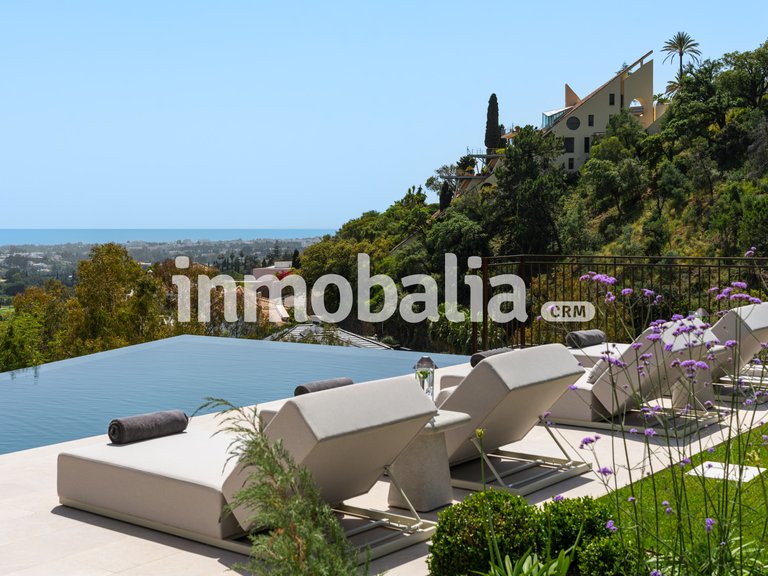 Villa for Sale in El Herrojo, Benahavis, Malaga 4