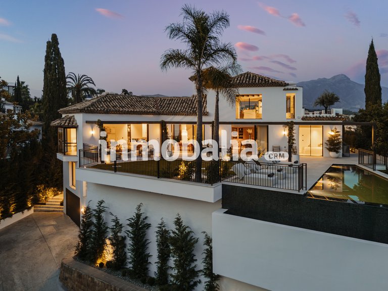 Villa for Sale in El Herrojo, Benahavis, Malaga 42