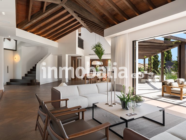 Villa for Sale in El Herrojo, Benahavis, Malaga 1