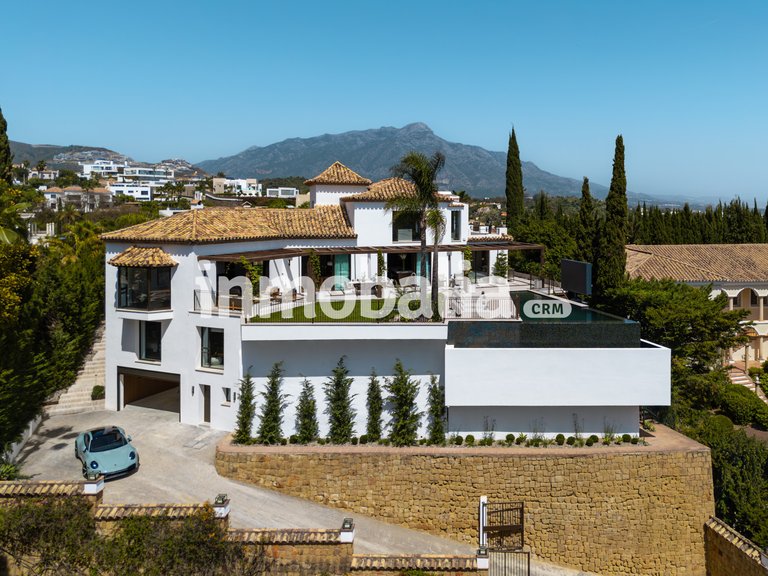 Villa for Sale in El Herrojo, Benahavis, Malaga 2