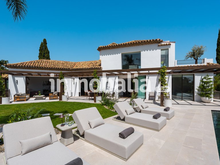 Villa for Sale in El Herrojo, Benahavis, Malaga 11