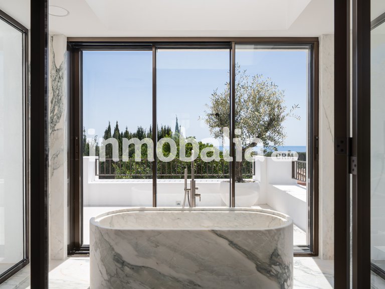 Villa for Sale in El Herrojo, Benahavis, Malaga 20