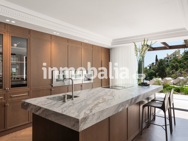 Villa for Sale in El Herrojo, Benahavis, Malaga 8