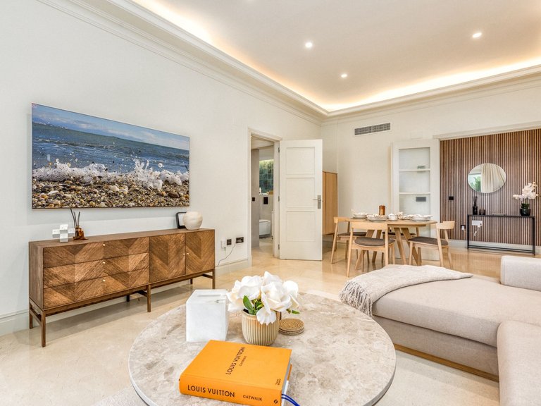 Apartment for Sale in Marbella Golden Mile, Marbella, Malaga 2