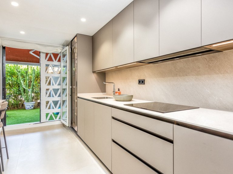 Apartment for Sale in Marbella Golden Mile, Marbella, Malaga 30