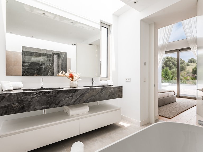 Villa for Sale in Estepona East, Estepona, Malaga 25