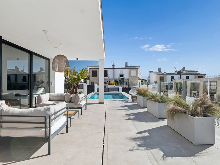 Villa for Sale in Estepona West, Estepona, Malaga 3