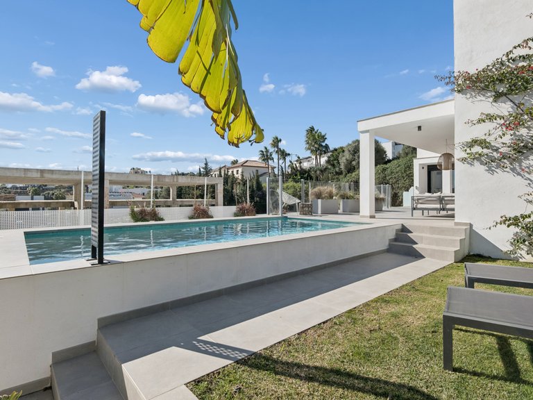 Villa for Sale in Estepona West, Estepona, Malaga 24