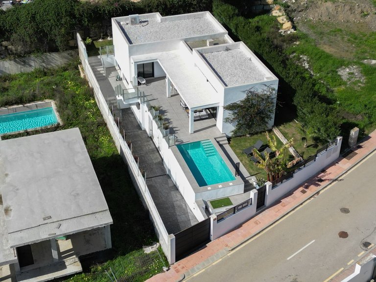 Villa for Sale in Estepona West, Estepona, Malaga 1