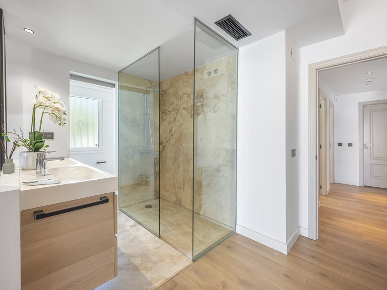 Town House for Sale in Marbella Golden Mile, Marbella, Malaga 42
