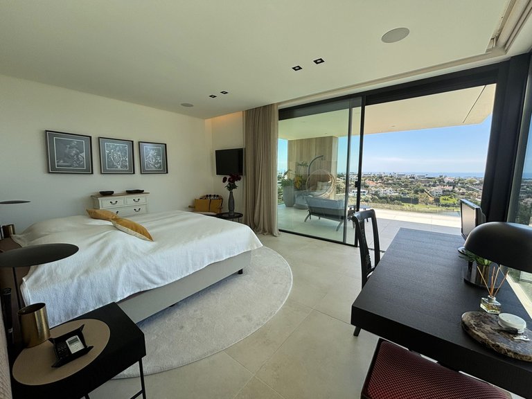 Villa for Sale in La Alqueria, Benahavis, Malaga 40
