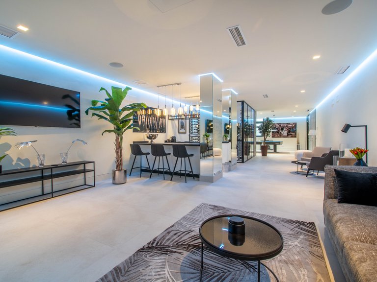 Villa for Sale in La Alqueria, Benahavis, Malaga 5