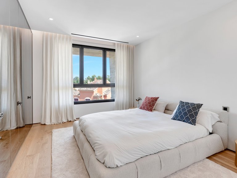 Penthouse for Sale in Marbella Golden Mile, Marbella, Malaga 32