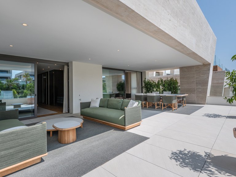 Penthouse for Sale in Marbella Golden Mile, Marbella, Malaga 16