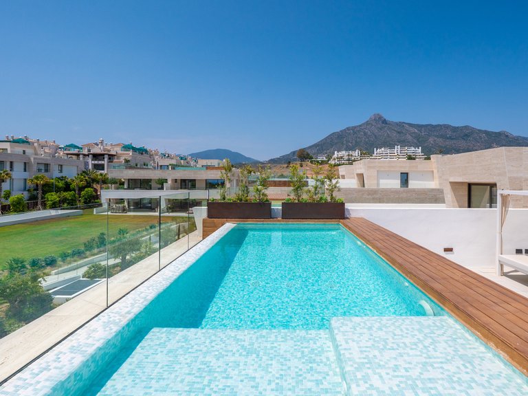 Penthouse for Sale in Marbella Golden Mile, Marbella, Malaga 38