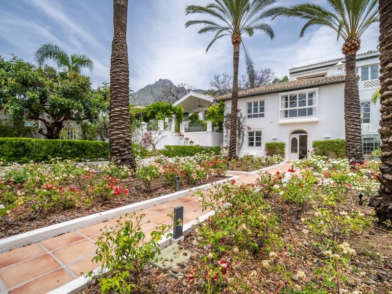 Villa for Sale in Marbella Golden Mile, Marbella, Malaga 24