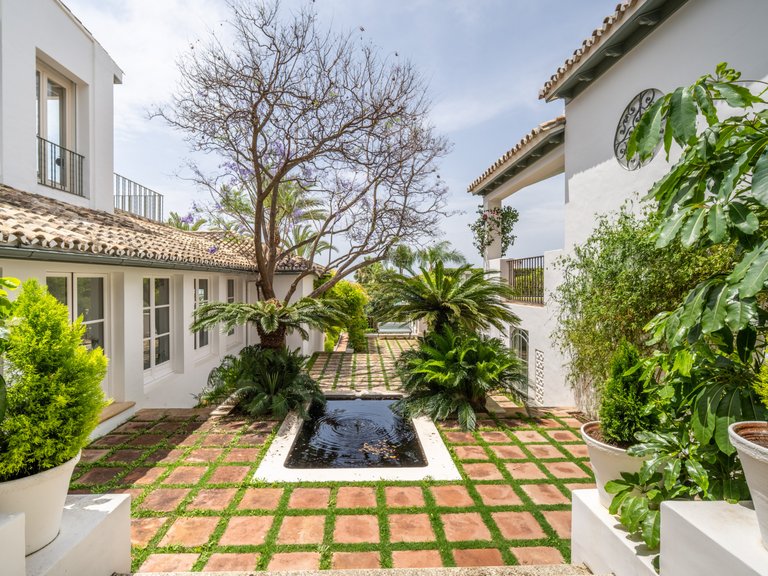 Villa for Sale in Marbella Golden Mile, Marbella, Malaga 20