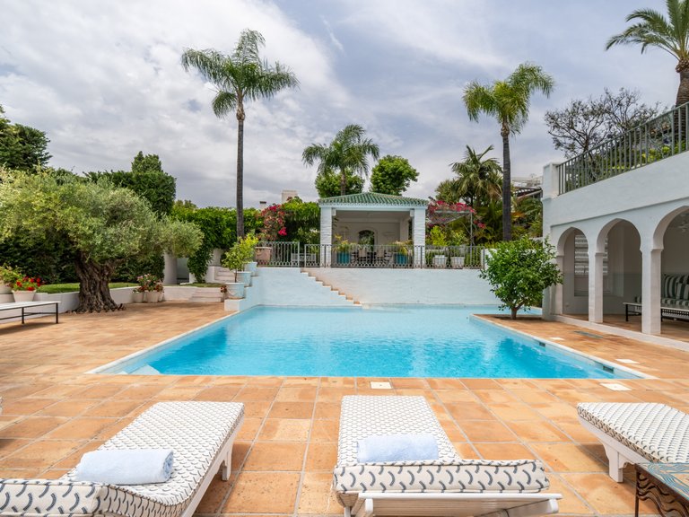 Villa for Sale in Marbella Golden Mile, Marbella, Malaga 1
