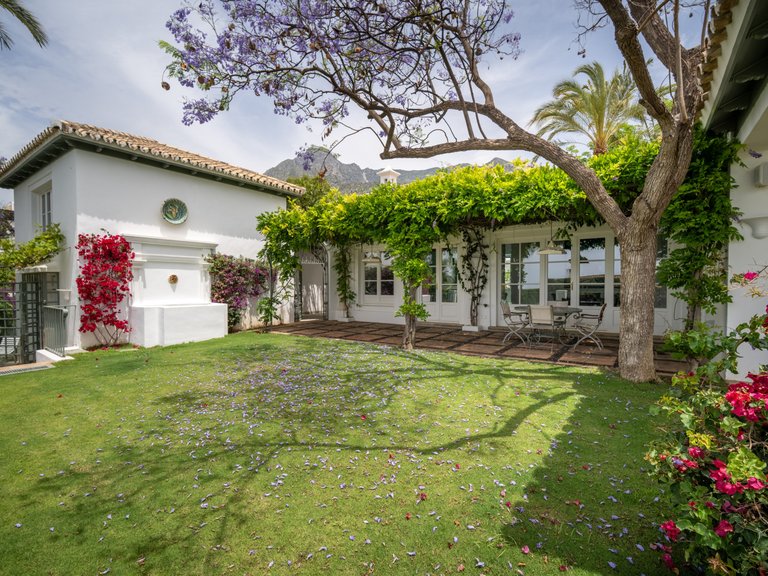 Villa for Sale in Marbella Golden Mile, Marbella, Malaga 18