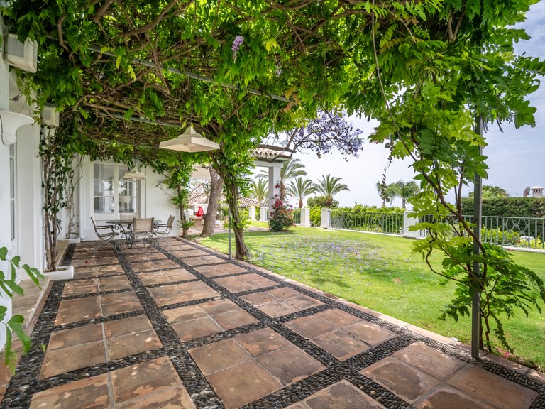 Villa for Sale in Marbella Golden Mile, Marbella, Malaga 17