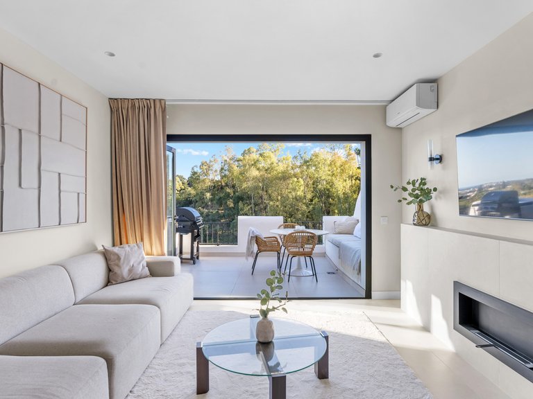 Apartment for Sale in Los Almendros, Benahavis, Malaga 1