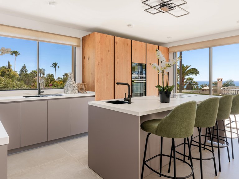 Villa for Sale in Marbella Golden Mile, Marbella, Malaga 26