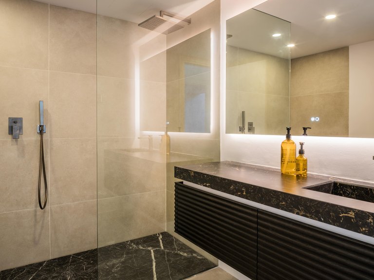 Villa for Sale in Marbella Golden Mile, Marbella, Malaga 12