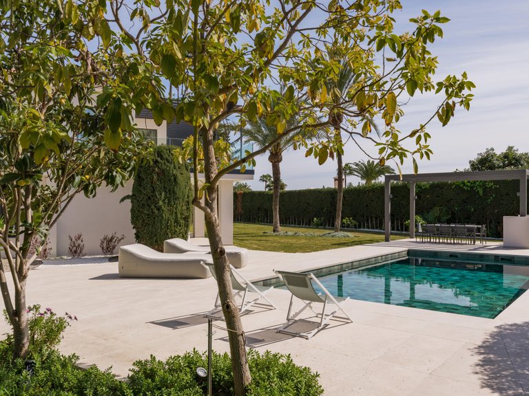 Villa for Sale in Marbella Golden Mile, Marbella, Malaga 11