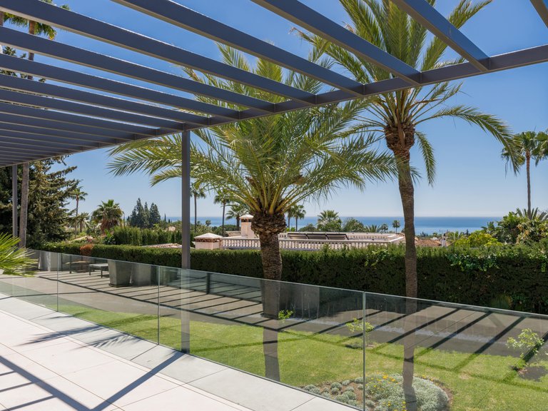 Villa for Sale in Marbella Golden Mile, Marbella, Malaga 1