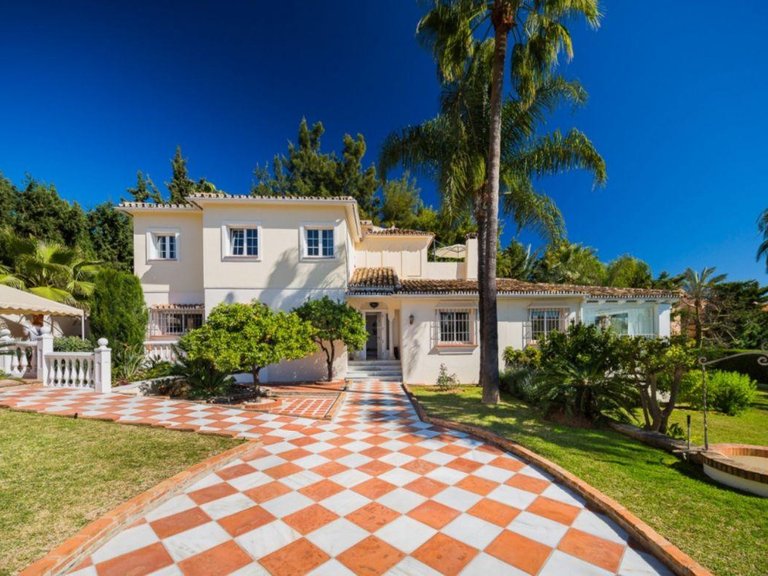 Villa for Sale in Marbella Golden Mile, Marbella, Malaga 6