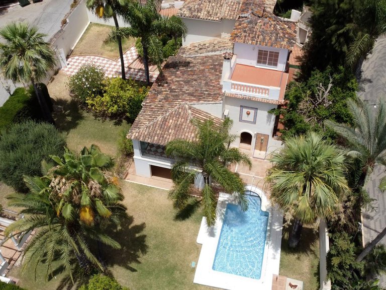 Villa for Sale in Marbella Golden Mile, Marbella, Malaga 8
