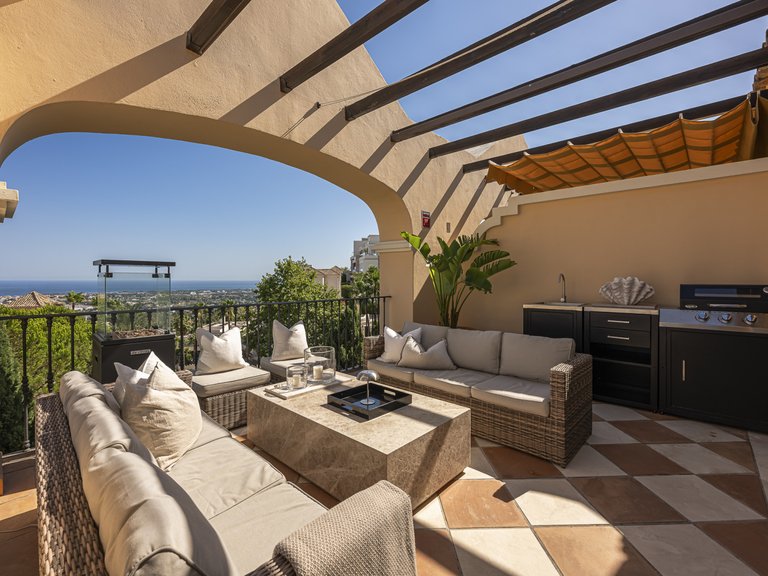 Penthouse for Sale in La Quinta, Benahavis, Malaga 25