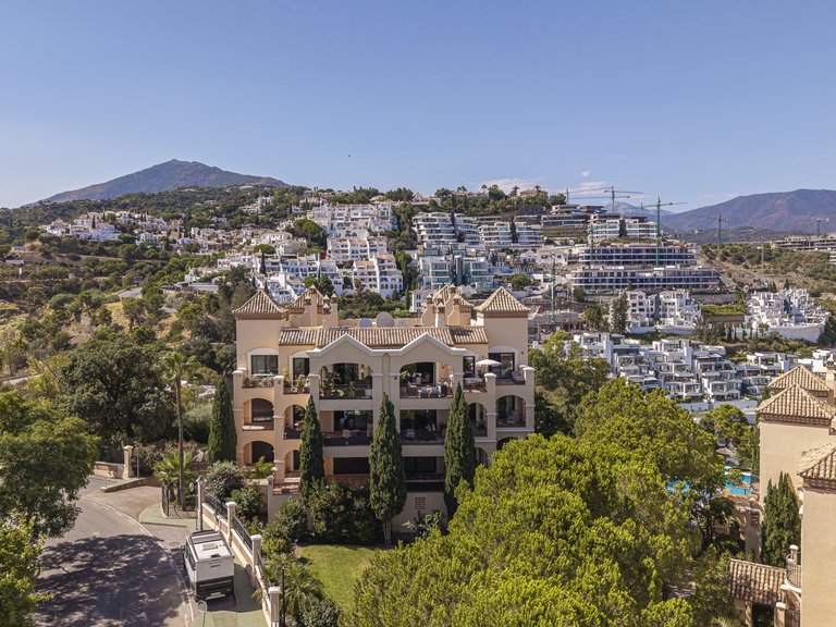 Penthouse for Sale in La Quinta, Benahavis, Malaga 5