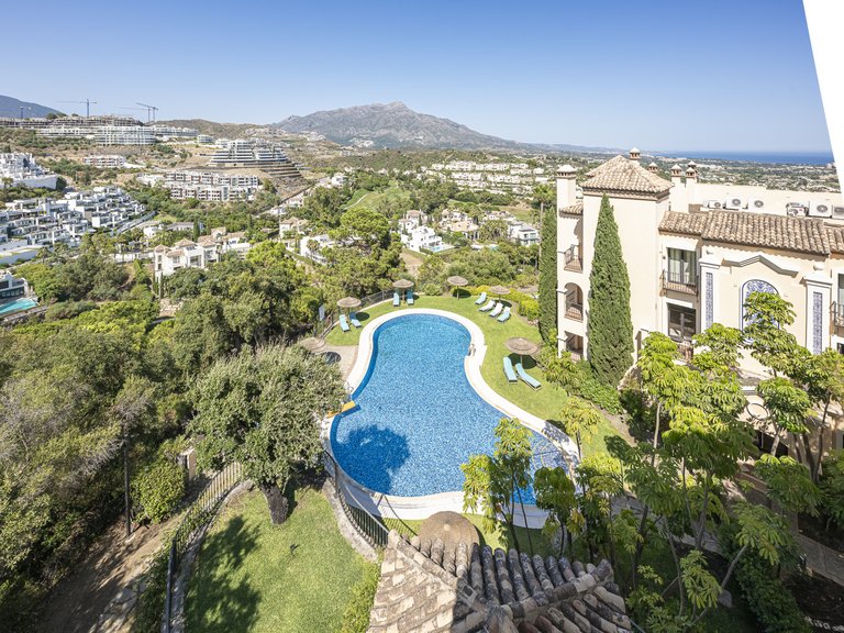 Penthouse for Sale in La Quinta, Benahavis, Malaga 4