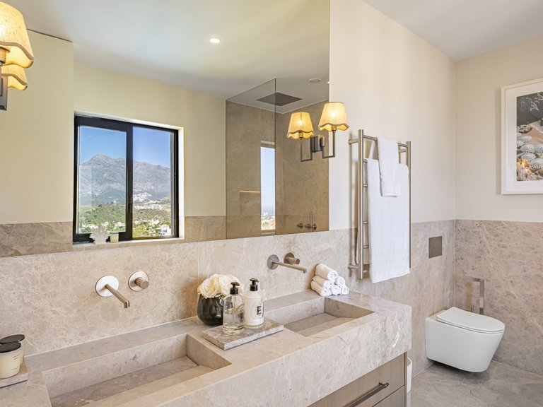 Penthouse for Sale in La Quinta, Benahavis, Malaga 35