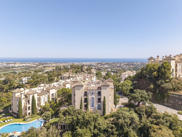 Penthouse for Sale in La Quinta, Benahavis, Malaga 2