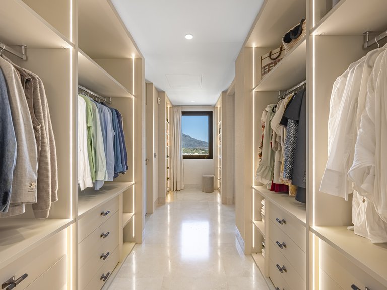 Penthouse for Sale in La Quinta, Benahavis, Malaga 32